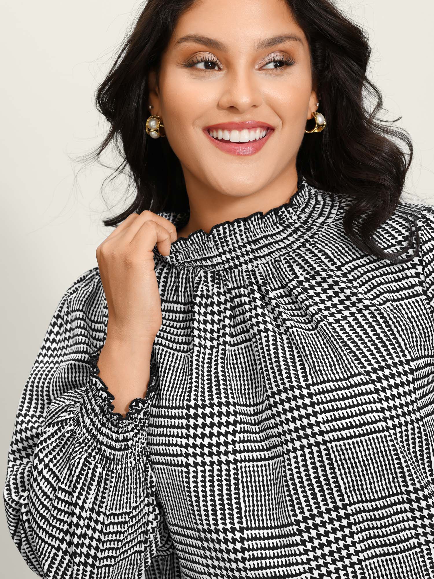 Houndstooth Pattern Ruffled Collar Blouse