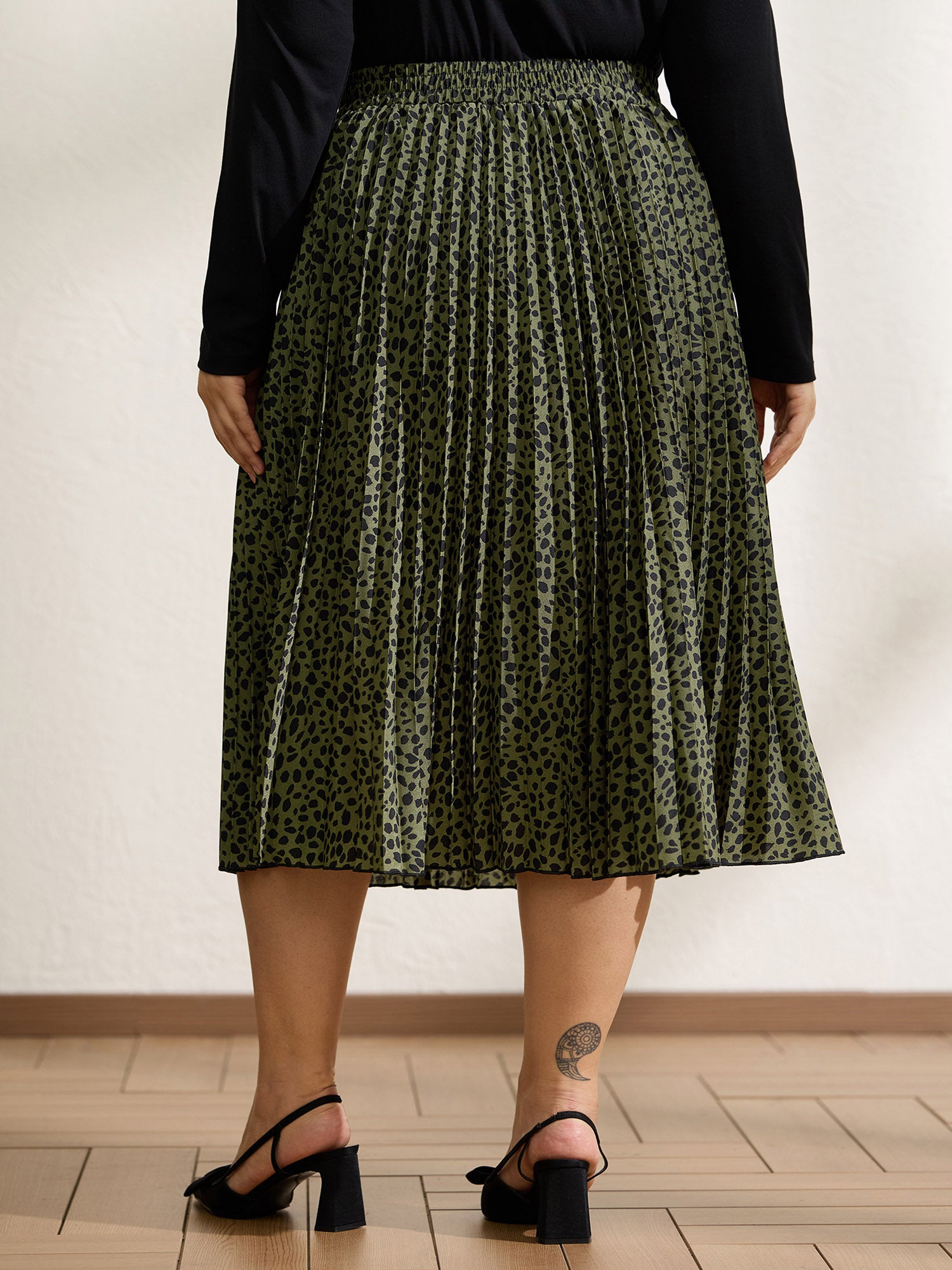 Monochrome Polka Dots Pleated Midi Skirt