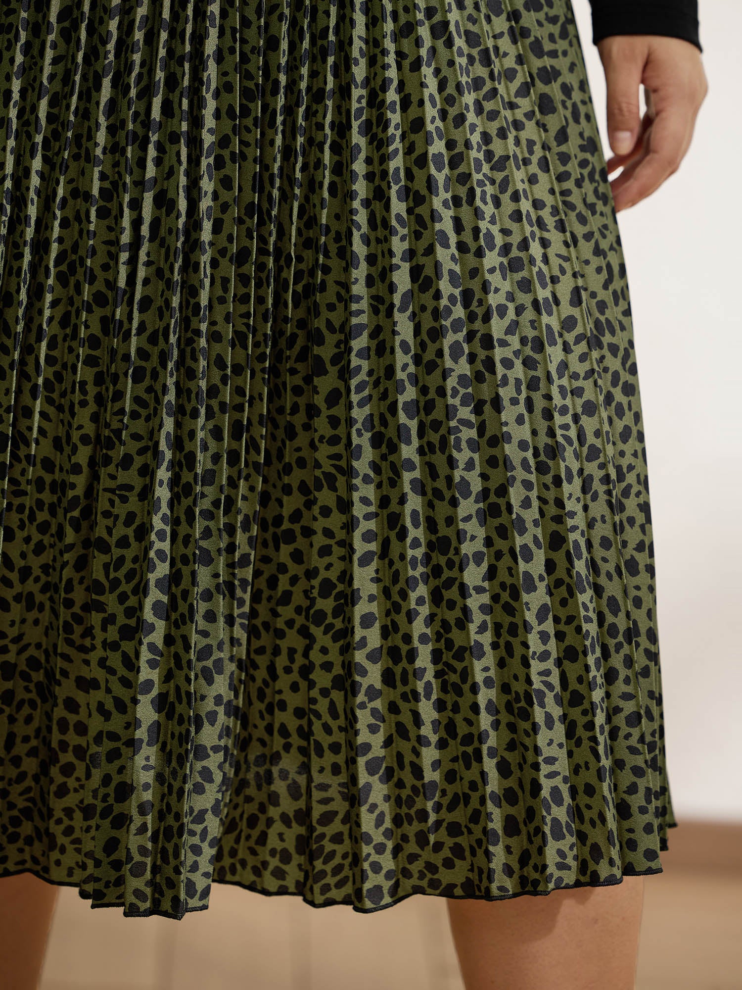 Monochrome Polka Dots Pleated Midi Skirt