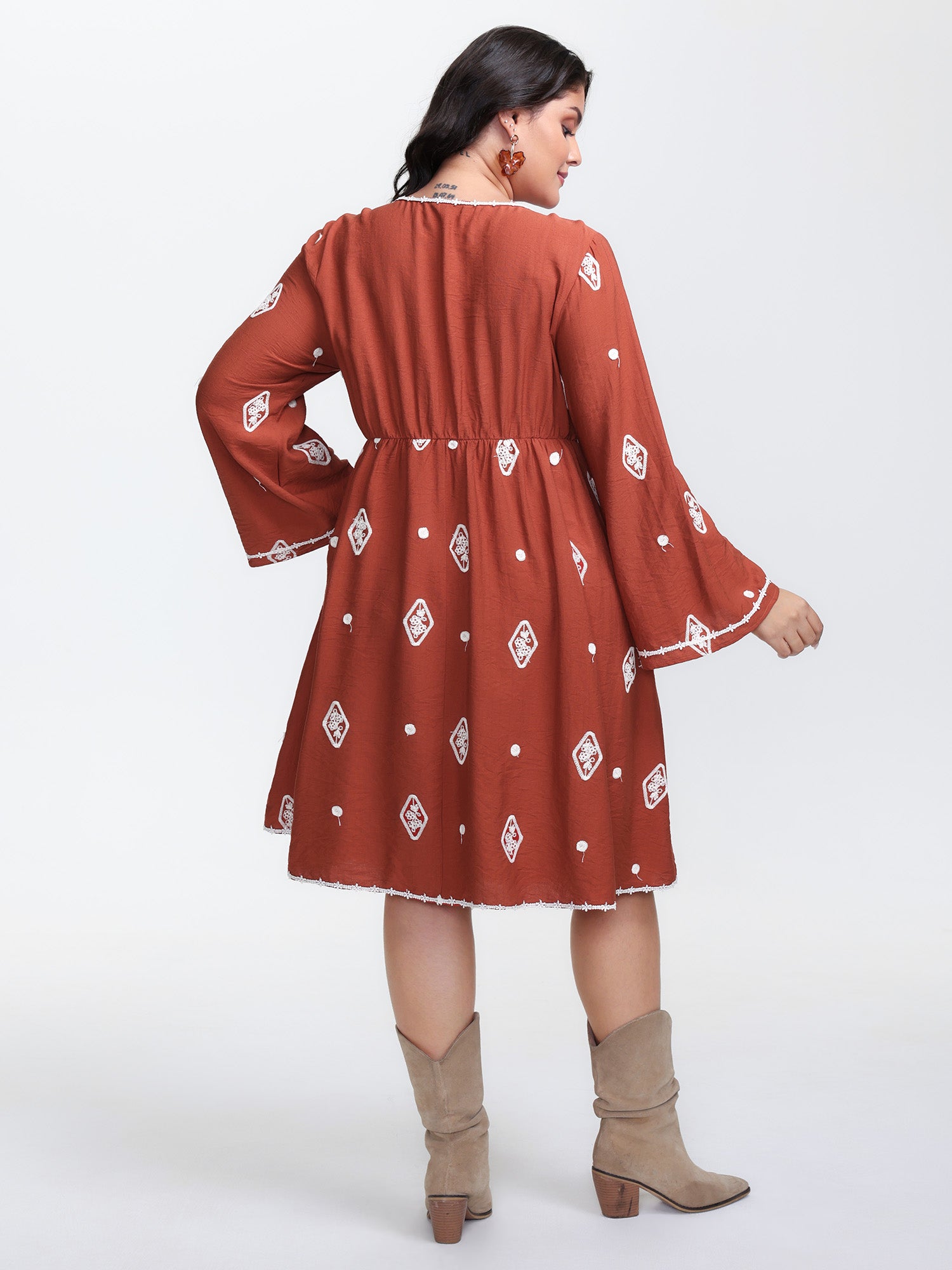 Embroidered Stretchy Waist Contrast Midi Dress