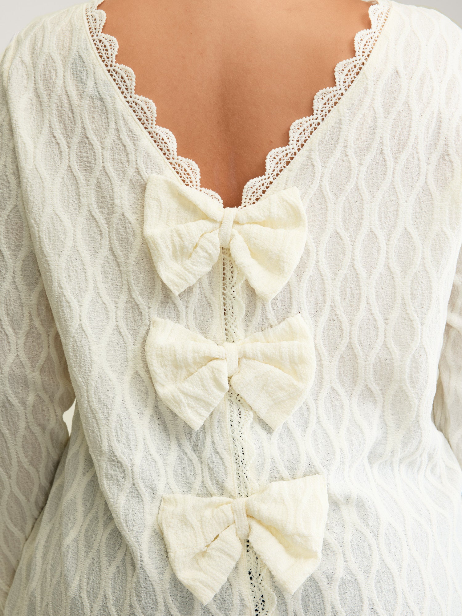 Stretchy Textured Back Bowknot Cut-Out Top